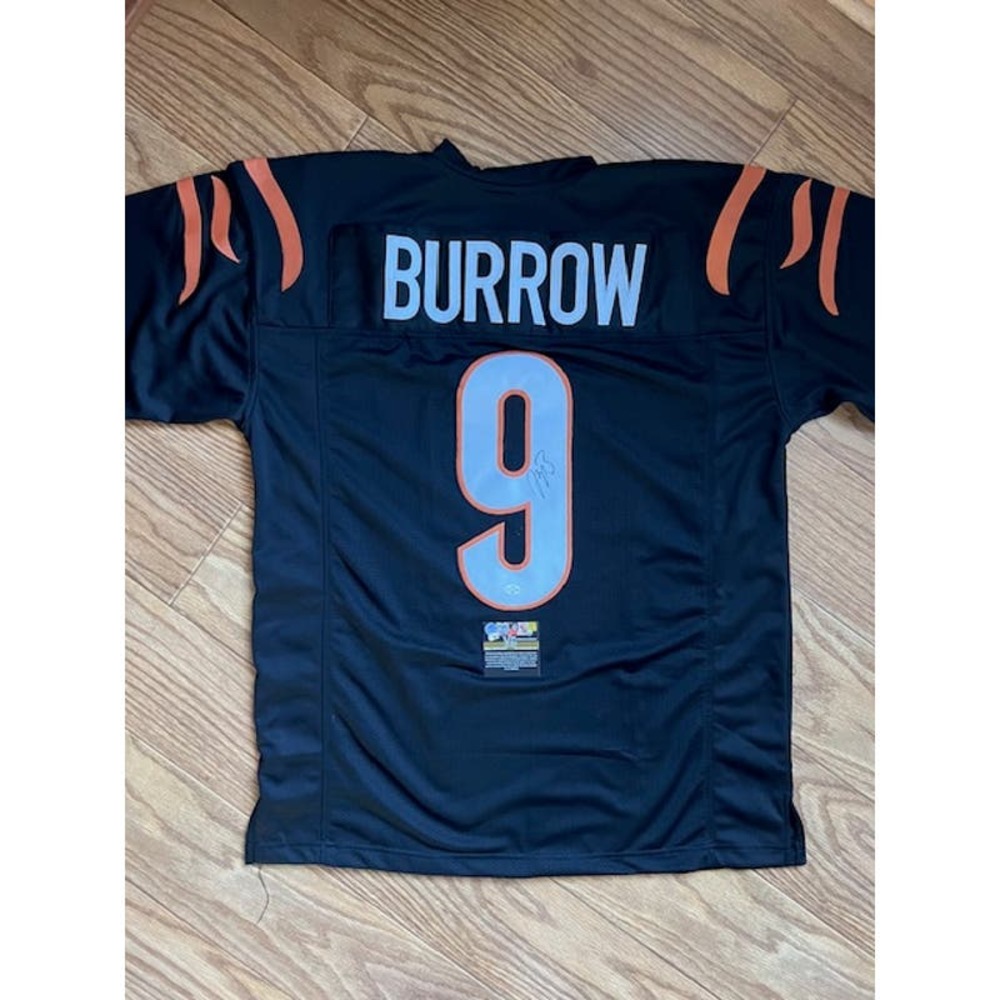 Joe Burrow Autographed Cincinnati Bengals XL Jersey with COA